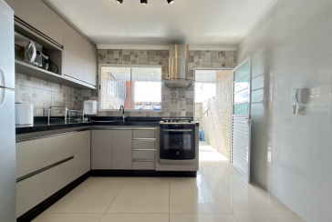  Sobrado à venda no Bairro do Jaraguá na Rua Professor Nobil Marcacini 39,