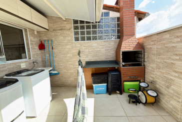  Sobrado à venda no Bairro do Jaraguá na Rua Professor Nobil Marcacini 39,