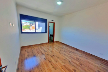Belo Sobrado novo à venda no Bairro da Vila Catupia na Rua Tapendi 186