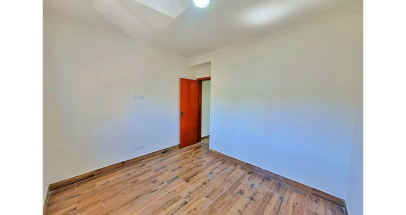 Sobrado novo à venda no Bairro da Vila Catupia na Rua Tapendi 194