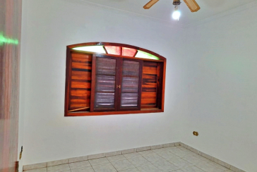 Casa à venda na Praia Grande no Bairro Balneário de Maracanã na Rua Raja Atique