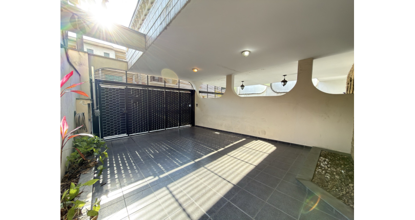 Sobrado à venda no Bairro do Parque São Domingos na Rua Dona Herminda