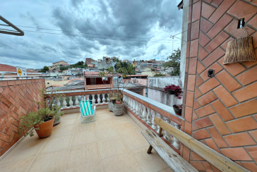 Sobrado à venda no Bairro do Parque Maria Domitila na Rua Willis Roberto Banks,