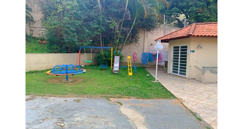 Sobrado à venda no Bairro do Parque São Domingos na Rua João Veloso de Oliveira 235