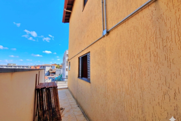 Casa assobradada à venda na Vila Pirituba na Rua Carlos Malheiro Dias