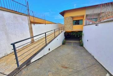 Casa assobradada à venda na Vila Pirituba na Rua Carlos Malheiro Dias
