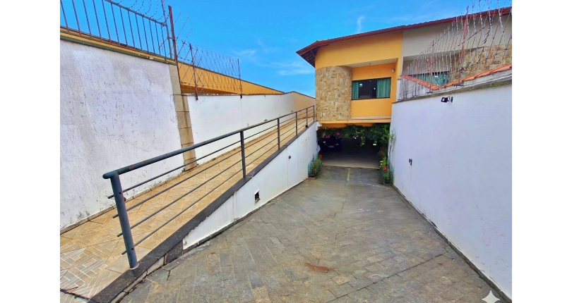 Sobrado à venda na Vila Pirituba na Rua Carlos Malheiro Dias,