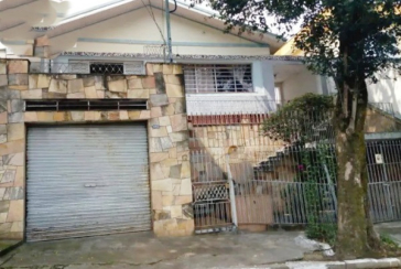 Casa Térrea assobradada à venda no Bairro da Chácara Inglesa na Rua Lord Clemente Attlee