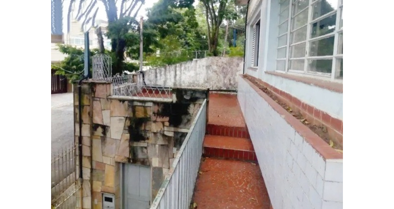 Casa Térrea assobradada à venda no Bairro da Chácara Inglesa na Rua Lord Clemente Attlee