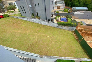 Terreno à venda em Santana de Parnaíba no Bairro do Alphaville na Alameda Vale do Itajaí, 