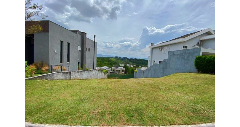Terreno à venda em Santana de Parnaíba no Bairro do Alphaville na Alameda Vale do Itajaí, 