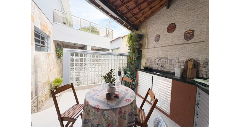  Sobrado à venda no Bairro do Jardim Santo Elias na Rua Padre João Beil