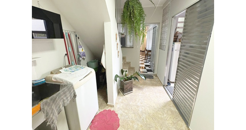  Sobrado à venda no Bairro do Jardim Santo Elias na Rua Padre João Beil