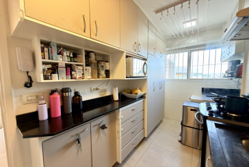 Apartamento à venda no Bairro da Vila Mangalot na Rua Itaxama 57, no Condomínio Edifício Monteiro Lobato,