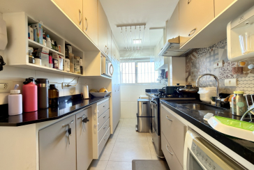 Apartamento à venda no Bairro da Vila Mangalot na Rua Itaxama 57, no Condomínio Edifício Monteiro Lobato,