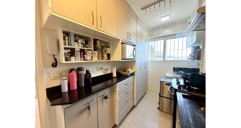 Apartamento à venda no Bairro da Vila Mangalot na Rua Itaxama 57, no Condomínio Edifício Monteiro Lobato,