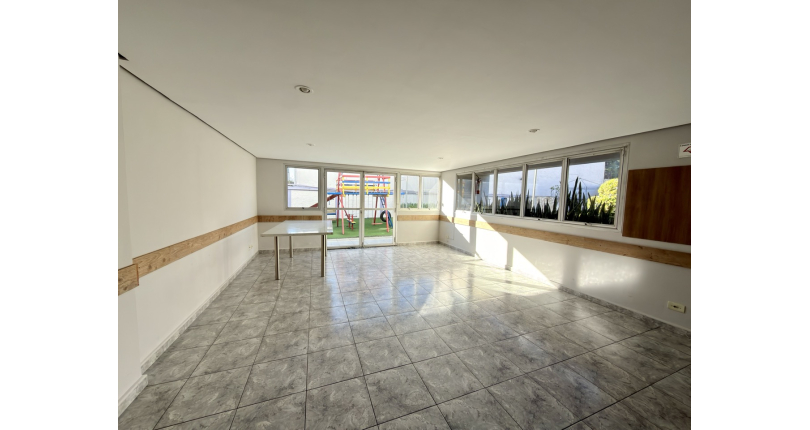 Apartamento à venda no Bairro da Vila Mangalot na Rua Itaxama 57, no Condomínio Edifício Monteiro Lobato,