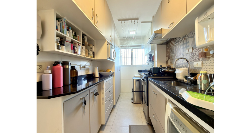 Apartamento à venda no Bairro da Vila Mangalot na Rua Itaxama 57, no Condomínio Edifício Monteiro Lobato,