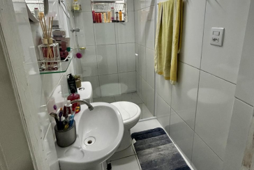 Casa assobradada à venda no Bairro do Parque Maria Domitila