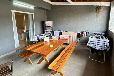 Casa assobradada à venda no Bairro do Parque Maria Domitila