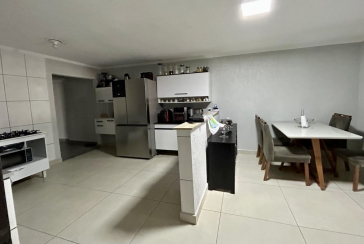 Casa assobradada à venda no Bairro do Parque Maria Domitila