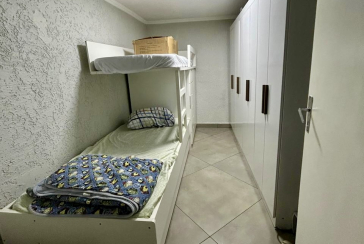 Casa assobradada à venda no Bairro do Parque Maria Domitila