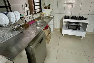 Casa assobradada à venda no Bairro do Parque Maria Domitila