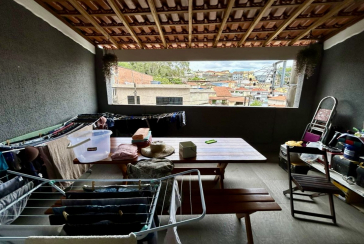 Casa assobradada à venda no Bairro do Parque Maria Domitila