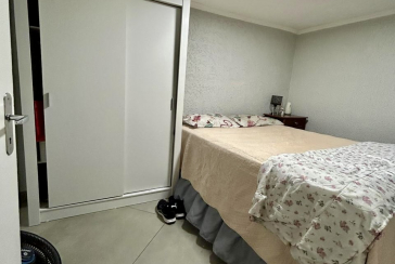 Casa assobradada à venda no Bairro do Parque Maria Domitila