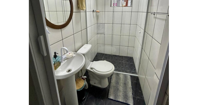 Casa assobradada à venda no Bairro do Parque Maria Domitila