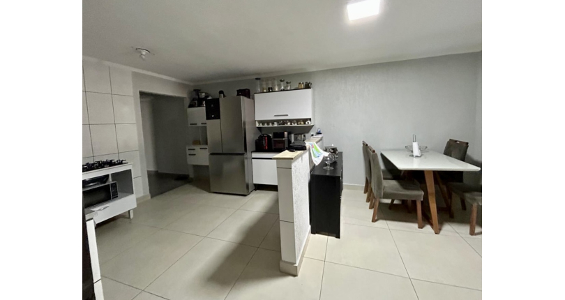 Casa assobradada à venda no Bairro do Parque Maria Domitila