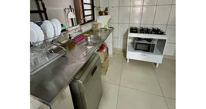 Casa assobradada à venda no Bairro do Parque Maria Domitila