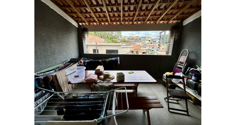 Casa assobradada à venda no Bairro do Parque Maria Domitila