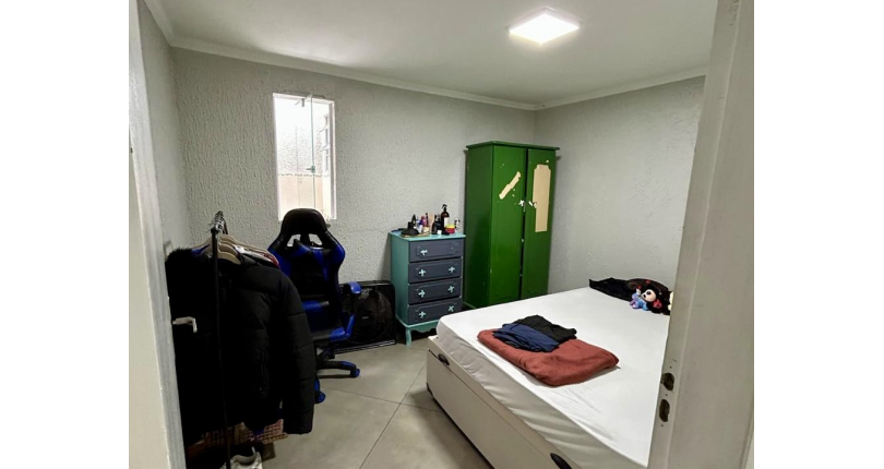 Casa assobradada à venda no Bairro do Parque Maria Domitila