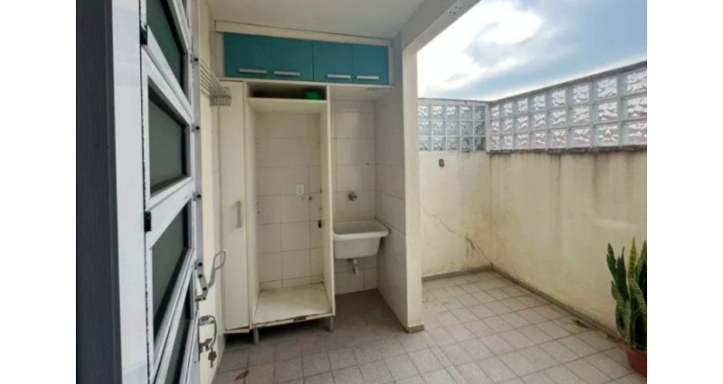 Sobrado à venda no Bairro do Jardim Santo Elias na Rua Frederico Jacobi 216