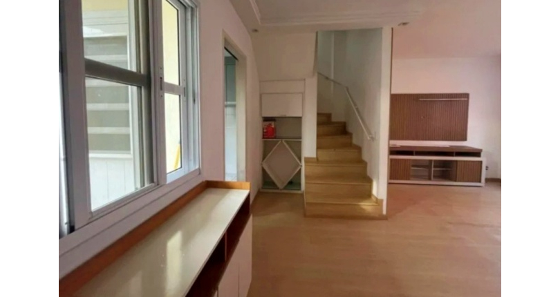 Sobrado à venda no Bairro do Jardim Santo Elias na Rua Frederico Jacobi 216