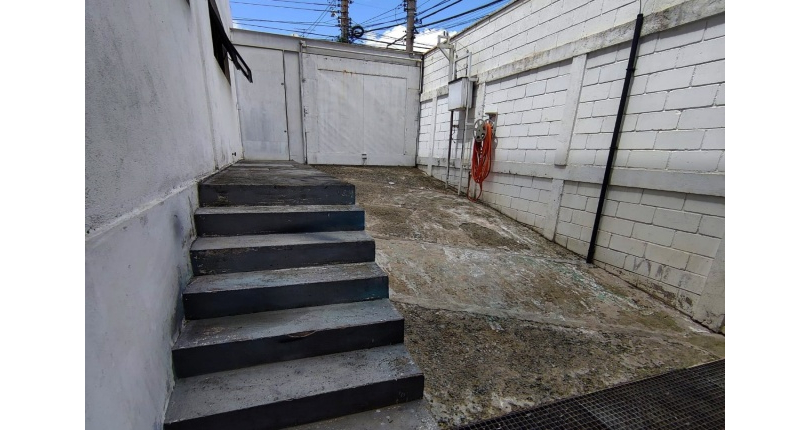 Galpão comercial ou Industrial à venda no Bairro da Vila Anastácio na Rua Alvarenga