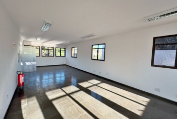 Excelente Imóvel Comercial à venda no Bairro da Vila Hamburguesa na Avenida Queiroz Filho