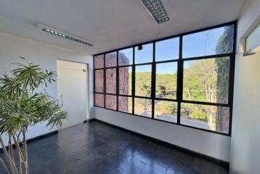 Excelente Imóvel Comercial à venda no Bairro da Vila Hamburguesa na Avenida Queiroz Filho