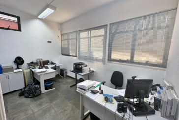 Excelente Imóvel Comercial à venda no Bairro da Vila Hamburguesa na Avenida Queiroz Filho