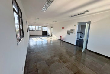 Excelente Imóvel Comercial à venda no Bairro da Vila Hamburguesa na Avenida Queiroz Filho