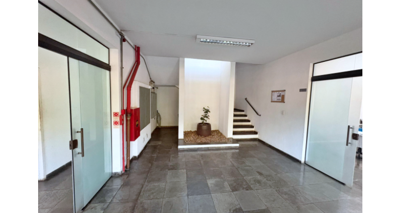 Excelente Imóvel Comercial à venda no Bairro da Vila Hamburguesa na Avenida Queiroz Filho