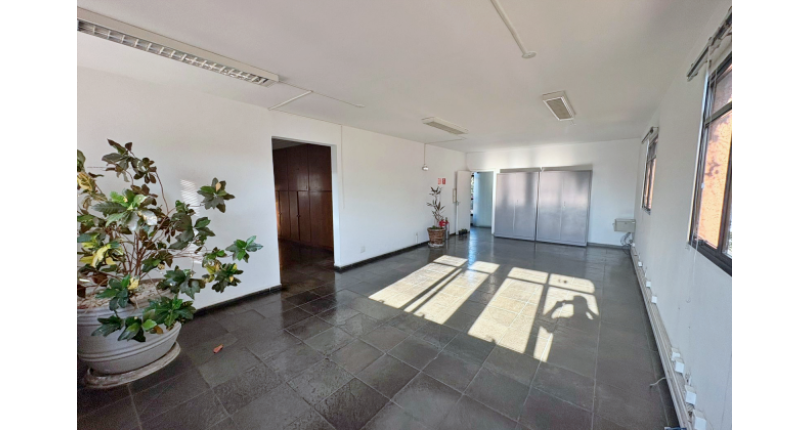 Excelente Imóvel Comercial à venda no Bairro da Vila Hamburguesa na Avenida Queiroz Filho