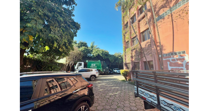 Excelente Imóvel Comercial à venda no Bairro da Vila Hamburguesa na Avenida Queiroz Filho