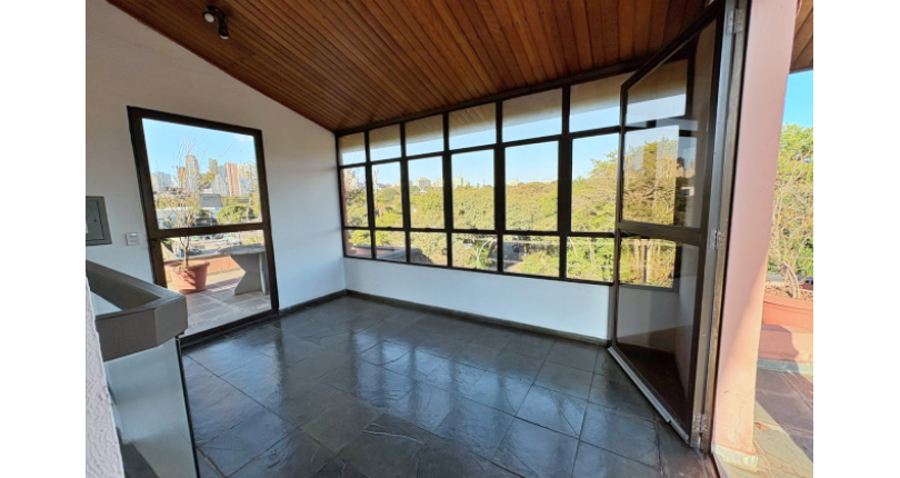 Excelente Imóvel Comercial à venda no Bairro da Vila Hamburguesa na Avenida Queiroz Filho