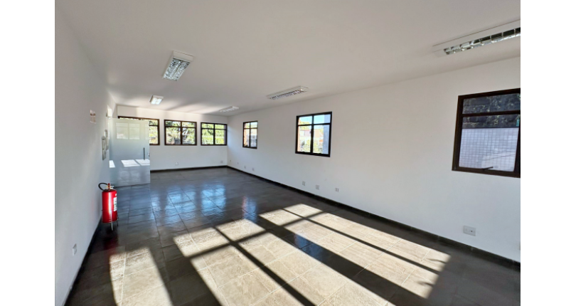 Excelente Imóvel Comercial à venda no Bairro da Vila Hamburguesa na Avenida Queiroz Filho