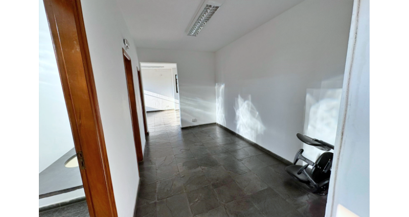 Excelente Imóvel Comercial à venda no Bairro da Vila Hamburguesa na Avenida Queiroz Filho