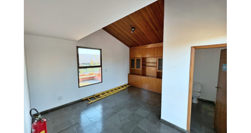Excelente Imóvel Comercial à venda no Bairro da Vila Hamburguesa na Avenida Queiroz Filho