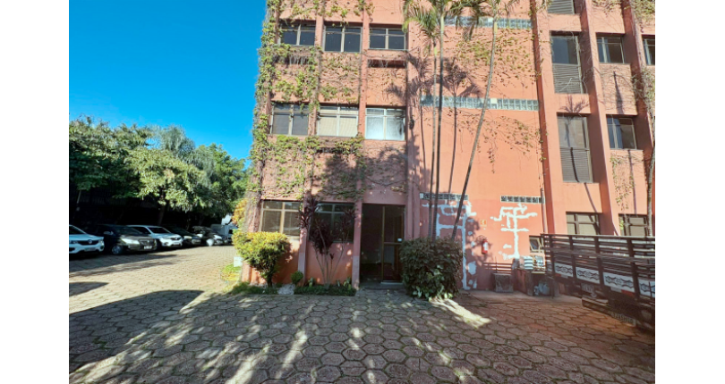 Excelente Imóvel Comercial à venda no Bairro da Vila Hamburguesa na Avenida Queiroz Filho