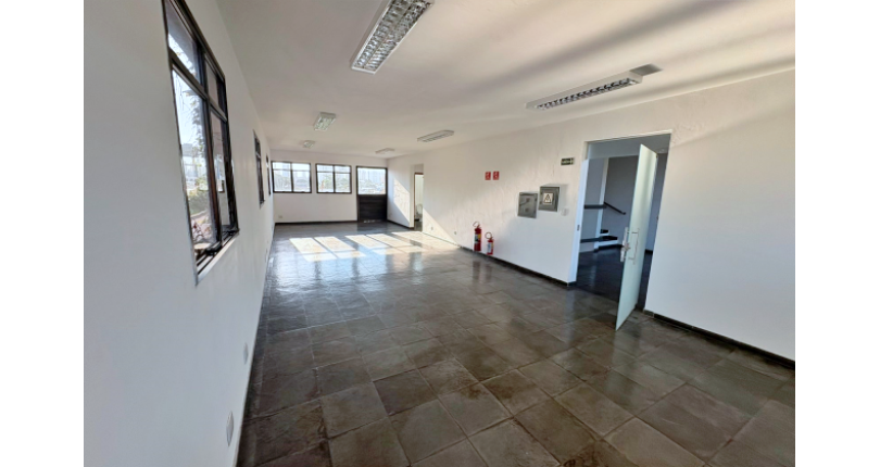 Excelente Imóvel Comercial à venda no Bairro da Vila Hamburguesa na Avenida Queiroz Filho